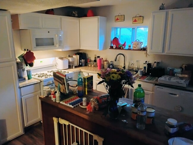 Shared kitchen - 681 Tuttle Rd Unit A