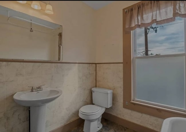 Building Photo - 9 E Pitt St Rental