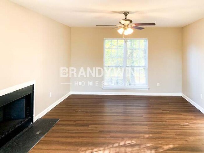 Photo - 425 Hannah Dr