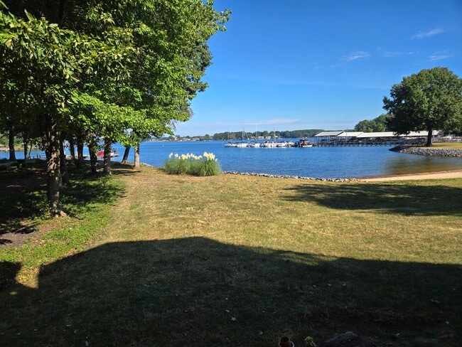 7401 Mariner Cove Dr