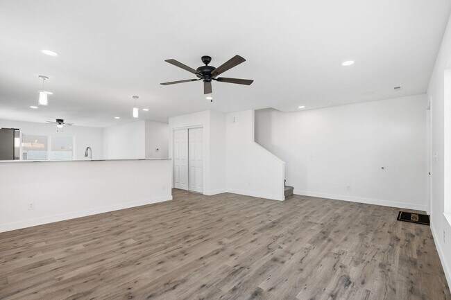 Photo - Brand New 3 Bedroom 2 1/2 bath - 2 Level Town House Condo in Hiawatha