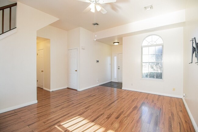 Photo - 6280 Spring Knoll Dr