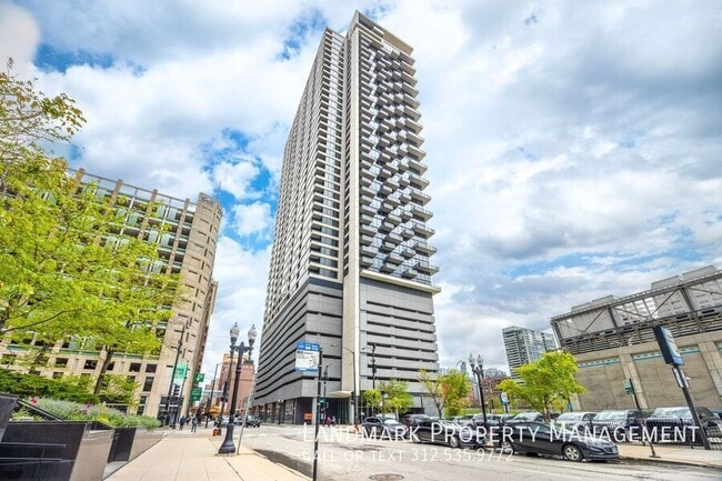 Building Photo - 235 W Van Buren St Unit 3313