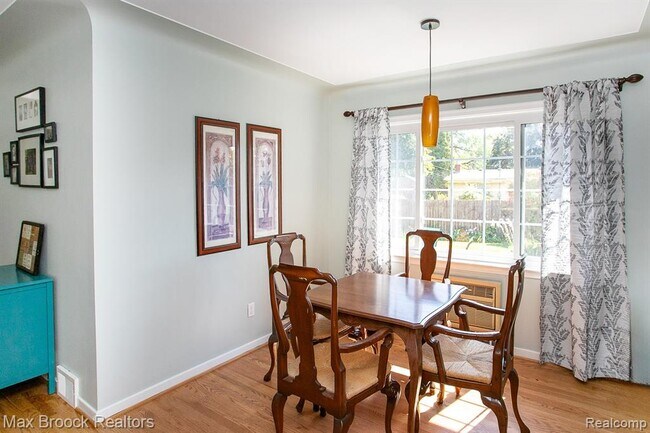 Photo - 4163 Amherst Rd