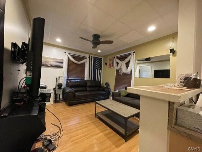 Photo - 121-123 Tompkins St Unit 121 Tompkins St