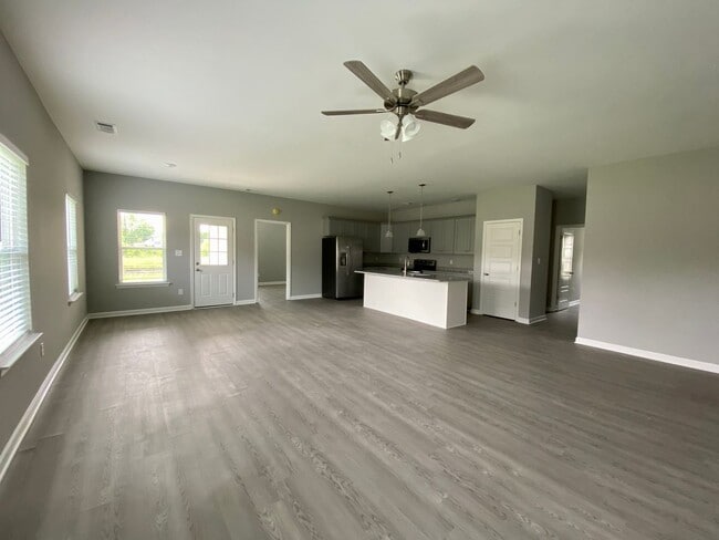 68 Anna Ln