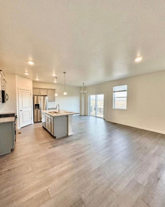 Photo - 9911 Cathay St