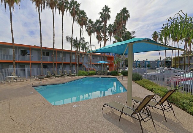 Riviera Palms