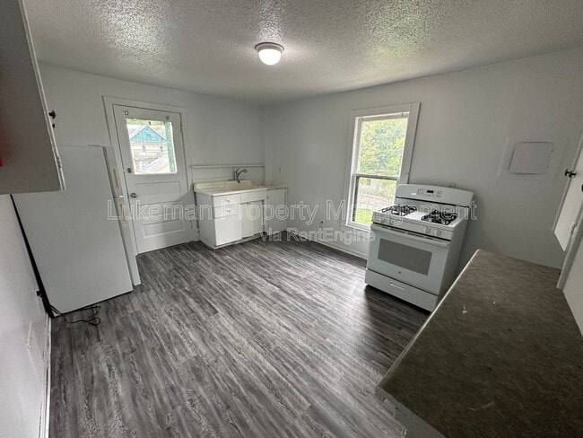 Building Photo - 1016 E Stockbridge Ave Unit 2