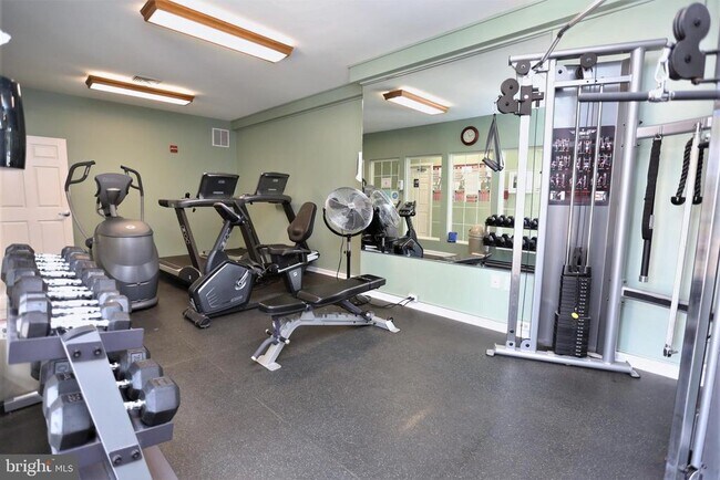 Photo - 102 Wellington Park Dr