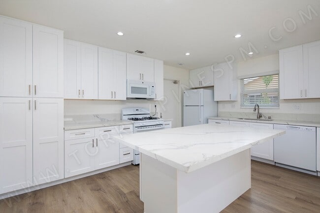 Photo - OPEN HOUSE: 10/25 10-11AM ~ 4BR Home with ...