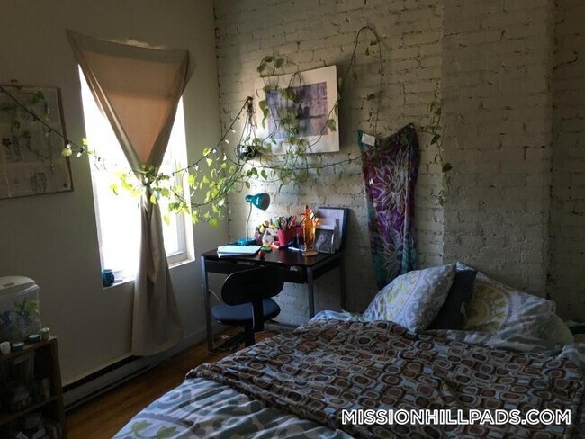 Photo - 888 Huntington Ave Unidad 3