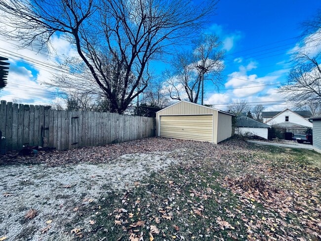 Building Photo - Available August 1st 2024