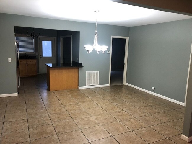 Building Photo - 415 Central Ave