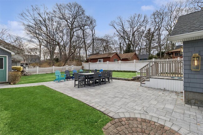 Photo - 1050 Pine Ave