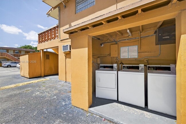 Building Photo - 7155 W 14th Ct Unit 1