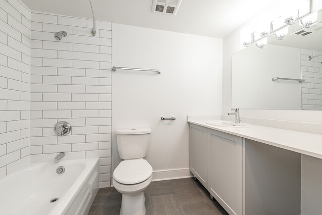 Photo - 1430 Stadacona Avenue