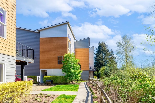 Photo - Modern 3 beds/ 2.5 bath townhouse in Kenmore!
