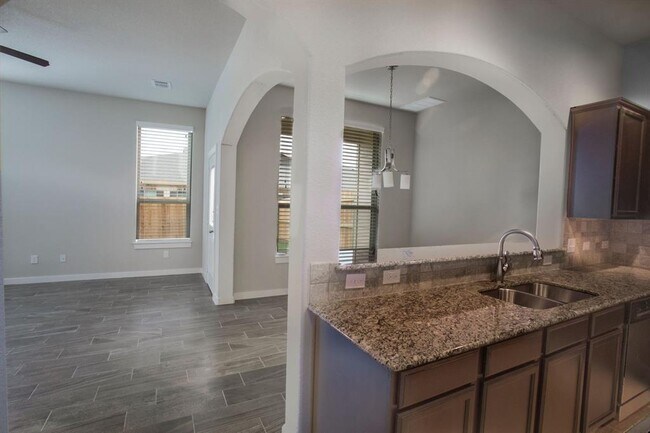 Photo - 113 Lakeview Ct