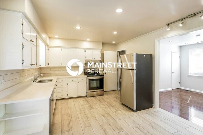 Photo - 4 Bedroom Pet-Friendly Home in NASHVILLE, TN with Main Street Renewal