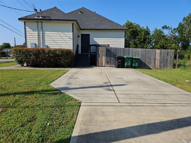 Photo - 4801 Wenda St