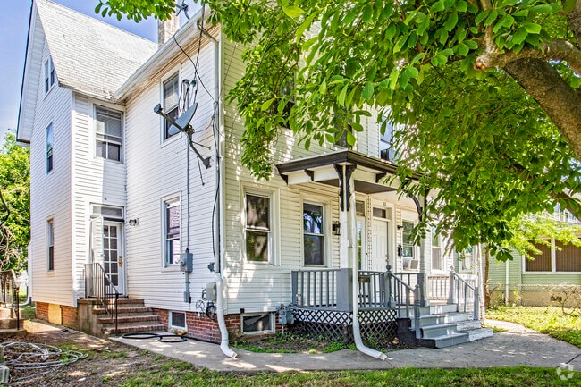 Building Photo - 113 8th St Rental