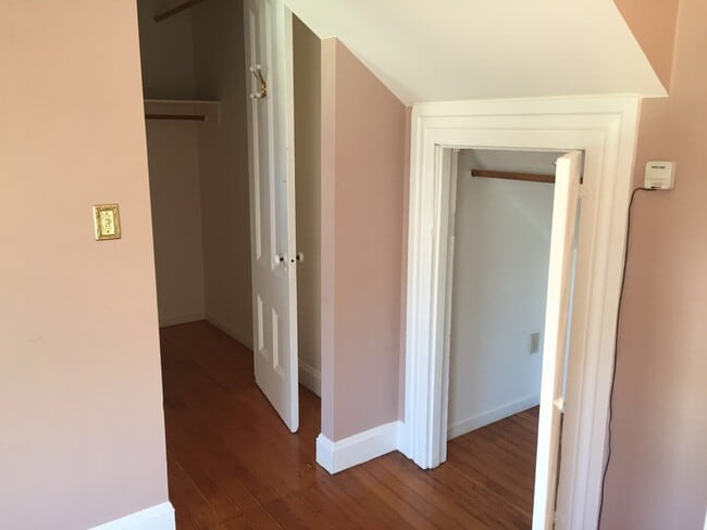 Photo - 2232 Clinton Avenue Unidad B