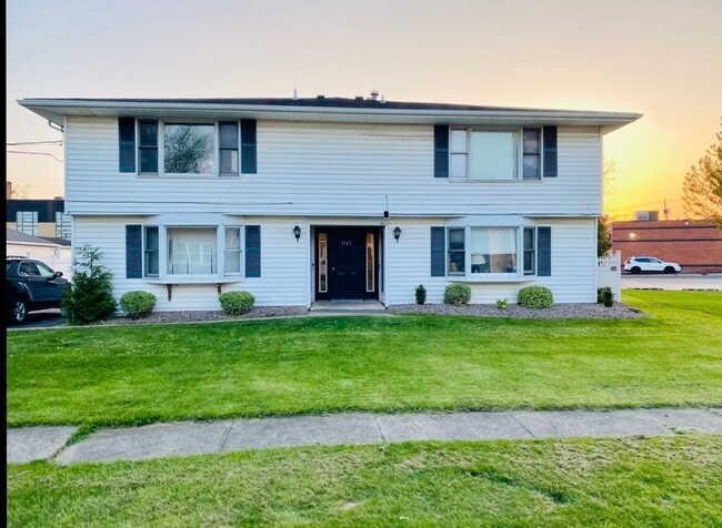 Building Photo - 1365 Pierce Ave Rental