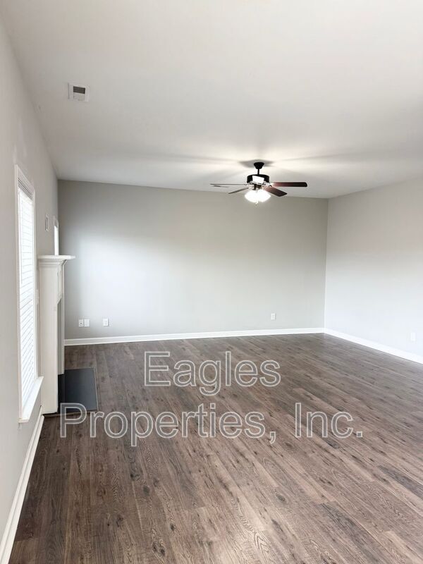 Photo - 209 Weeping Willow Dr