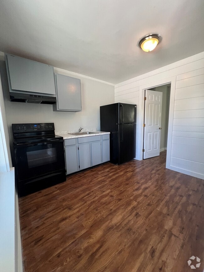 Building Photo - 2413 S Fraser St Unit 1-Bedroom Rental