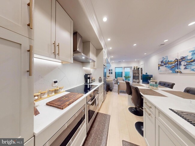 Building Photo - 2642 39th St NW Unit 2