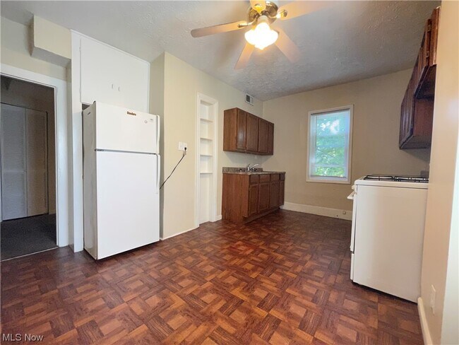 Photo - 366 Buckingham St Unit 2 (up)