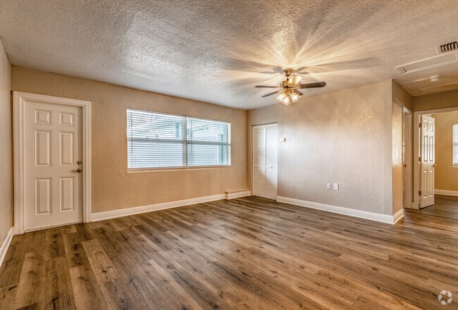 2BR, 1BA - 700SF - Parkland II - Upgraded - Woodlawn Park Apartments