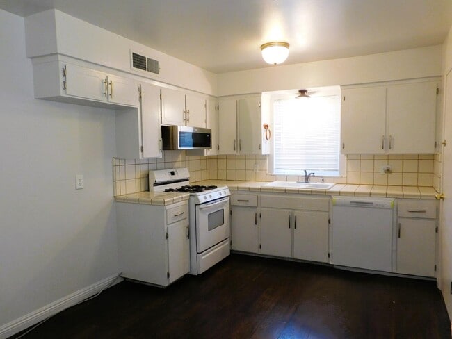 Photo - 51 W Richert Ave