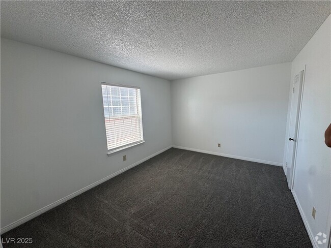 Building Photo - 3823 S Maryland Pkwy Unit L5 Rental
