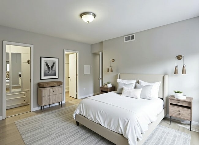 Building Photo - 2822 Briarhurst Dr Unit 45