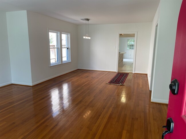 Photo - 3720 Jardin St