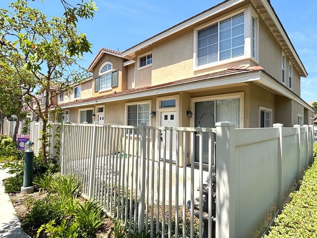 Building Photo - Your Dream Home Awaits in Summit Park – Br...