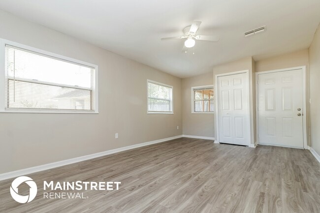 Photo - 9185 Chase St