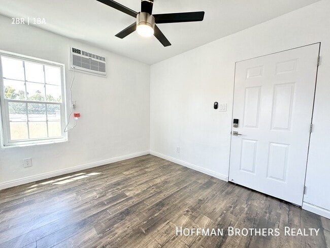 Photo - 3017 London St Unit 3/4