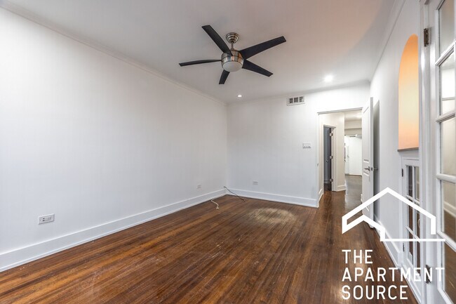 Photo - 3716 W Belmont Ave Unidad 2E