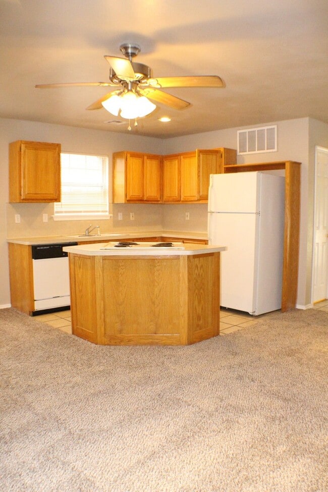 Photo - Adorable 3 bedroom 2.5 bathroom in Jenks!