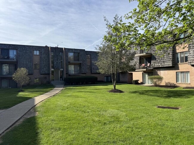 Building Photo - 1632 Forest Green Dr Rental