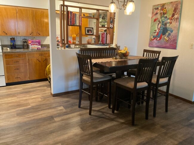 Kitchen/diningroom - 1303 W 13th Ave Unit 8