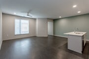 1BR, 1BA + Den - Urbanite