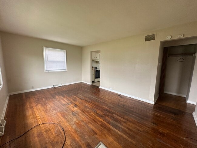 Photo - 930 Greenview Ave