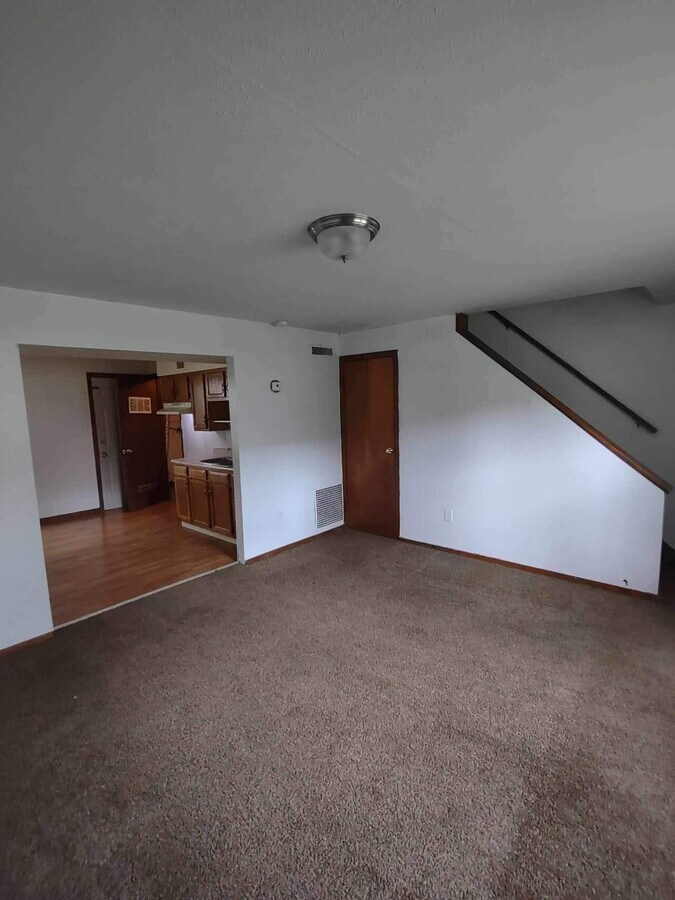 Photo - 9512 Community