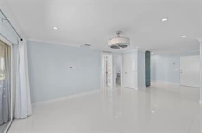 Photo - 3220 Bayview Dr Unidad 302