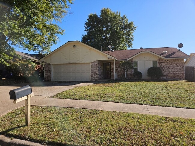 Building Photo - (3) Bed/(2) Bath Avail NOW! Oakhurst Addit...