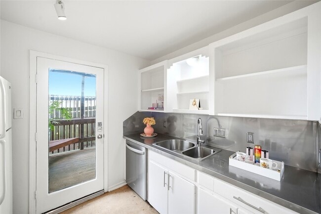 Photo - 217 E 12th St Unidad 3